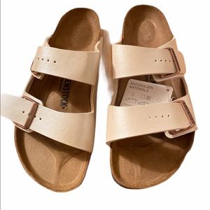 US 9 Birkenstock Pearl White Arizona Slide…